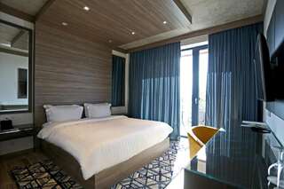 Отель Ambassadori Kachreti Golf Resort Kachretʼi Номер «Премьер» с кроватью размера «king-size» (в новом здании)-1